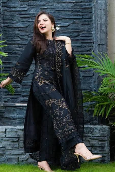 Maria b Eid collection Replica Women Lawn Suite with Chiffon Embroidered Dopatta